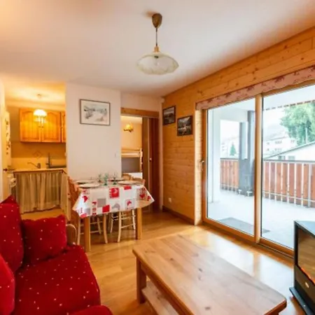 Warm 29m With Balcony And View *