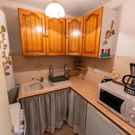 Apartment Warm 29m With Balcony And View *