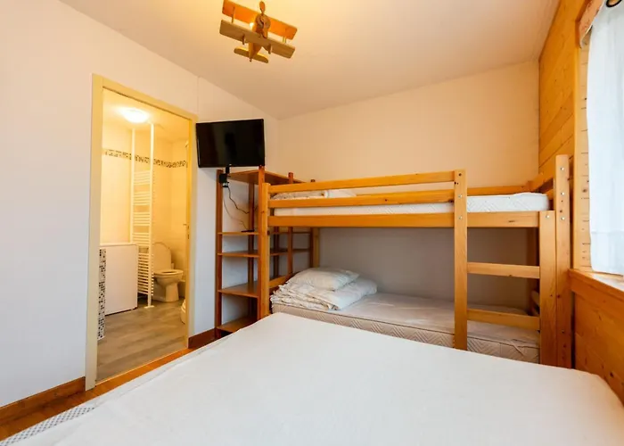 Warm 29m With Balcony And View Apartment